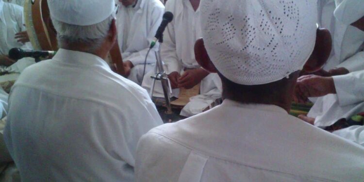 A version not often heard. Imam al Haddad’s famous qasida Ya Rabbi Alimal Hal rendered in three tunes by the descendants…