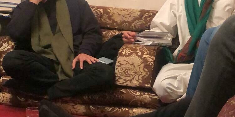 It’s hilarious considering the two pics you see, his facial expressions, that he’s been asked to moderate the session at…