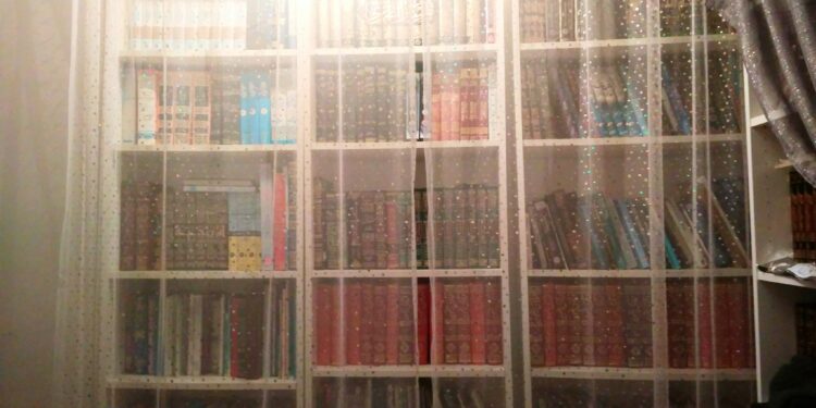 Just look at how it’s kept!
What a pleasure to be tucked in this loft in Birmingham, in a bedroom of my former scholar …