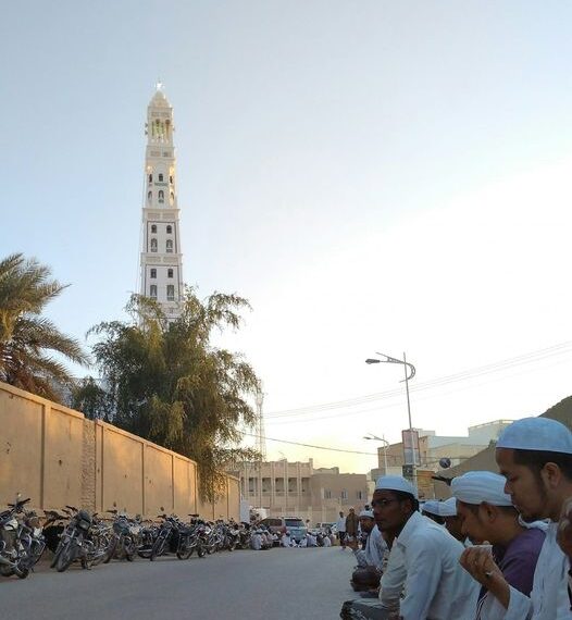 Overbooked party.

On almost all Islamic key dates on the calendar, there will be a gathering at the iconic al-Mihdhar m…