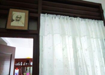 They said to him, 
The people are gathering at Arafah. We hope for their prayers.

Habib Alwi Bin-Shihab said, 
Rather t…