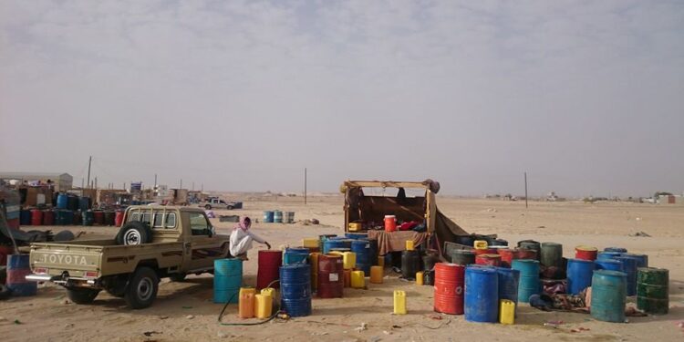 This is Shahan, the border town of Yemen near Oman. It took almost twelve hours to get here by bus. Petrol is scarce no…