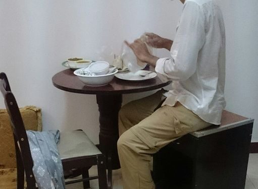 This is a picture about how to manage when there’s not enough chairs. Take the bedside drawer, ignore the wooden cracky …