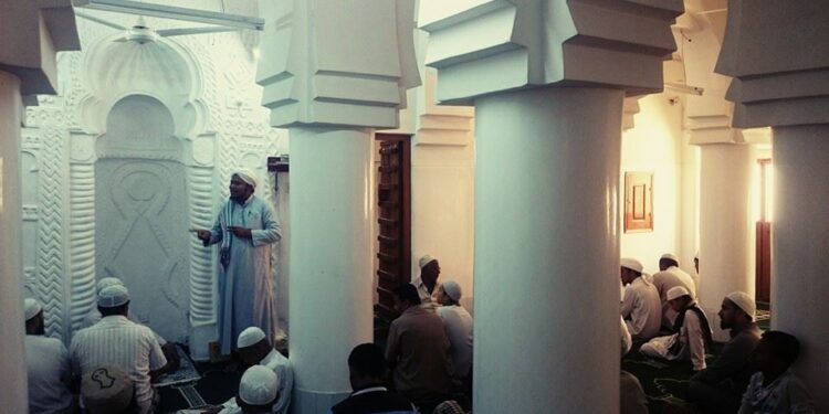This is the beautiful mosque of Habib Ali bin Abdullah as-Saqqaf in Seiyoun.
His Hadhra takes place every Thursday nig…