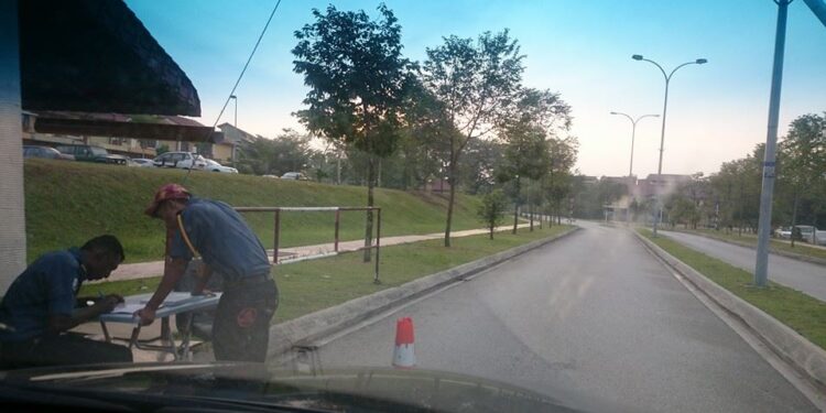 Zain: Nak ke rumah mak saya. (I want to go to my mother’s house.)

Security Guard: Rumah mak saya? (My mother’s house?)
…